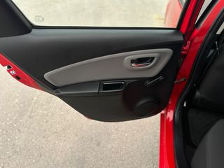 Toyota Yaris 2015 VVT-i France-thumb-14