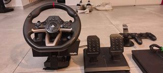PS4 σε άριστη κατασταση με 2 γνησια χειριστήρια, κάμερα, τιμονιέρα, βάση φόρτισης και 2 παιχνίδια