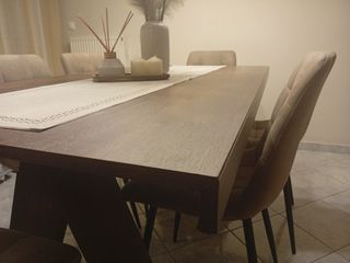 τραπεζαρία με 6 καρεκλες