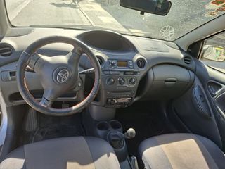 Toyota Yaris 2003 VVTI-thumb-11
