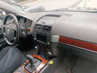 Volkswagen Touareg 2005 4.2-thumb-16