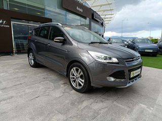 Ford Kuga 2015 .