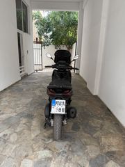 Piaggio Beverly 300 2024 Deep black-thumb-2