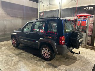 Jeep Cherokee 2005-thumb-1