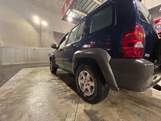 Jeep Cherokee 2005-thumb-4