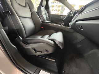 Volvo XC 60 2023 FaceLift/B4/Hubrid Diesel/PLUS DARK (ex.R Design)-thumb-22