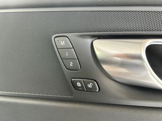 Volvo XC 60 2023 FaceLift/B4/Hubrid Diesel/PLUS DARK (ex.R Design)-thumb-23