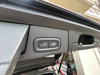 Volvo XC 60 2023 FaceLift/B4/Hubrid Diesel/PLUS DARK (ex.R Design)-thumb-24