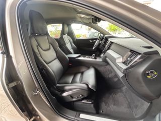 Volvo XC 60 2023 FaceLift/B4/Hubrid Diesel/PLUS DARK (ex.R Design)-thumb-27