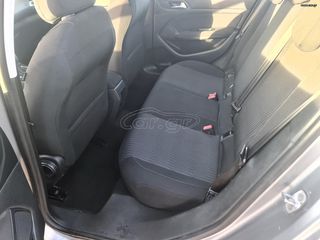 Peugeot 308 2017-thumb-11
