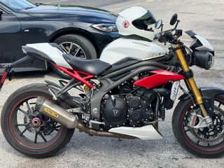 Triumph Speed Triple R 2018-thumb-5
