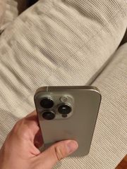 iPhone 16 pro-thumb-1