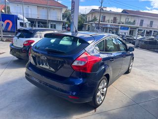 Ford Focus 2011-thumb-2