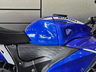 Suzuki GSXR 1300 Hayabusa 2026 Special Edition-thumb-9