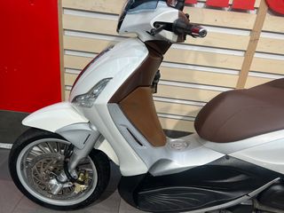 Piaggio Beverly 300i 2016 ABS ASR-thumb-15