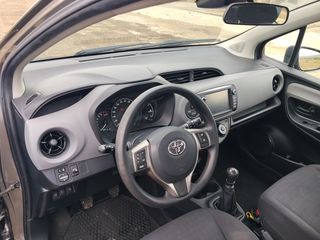 Toyota Yaris 2017-thumb-4