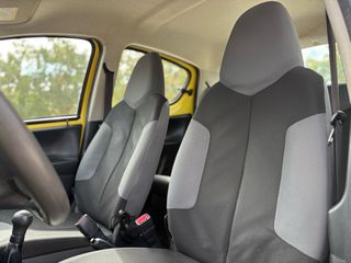 Peugeot 107 2012-thumb-6