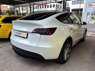 Tesla Model Y 2023 LONG RANGE DUAL MOTOR AWD-thumb-5