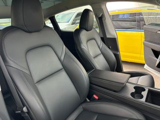 Tesla Model Y 2023 LONG RANGE DUAL MOTOR AWD-thumb-9