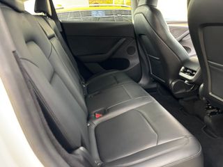 Tesla Model Y 2023 LONG RANGE DUAL MOTOR AWD-thumb-14