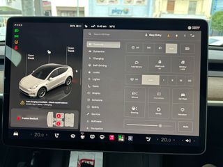 Tesla Model Y 2023 LONG RANGE DUAL MOTOR AWD-thumb-22