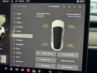 Tesla Model Y 2023 LONG RANGE DUAL MOTOR AWD-thumb-26
