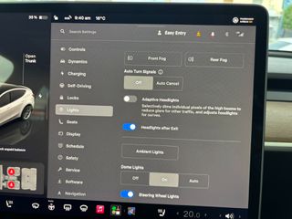 Tesla Model Y 2023 LONG RANGE DUAL MOTOR AWD-thumb-32