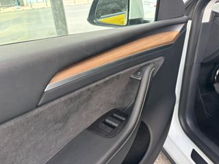 Tesla Model Y 2023 LONG RANGE DUAL MOTOR AWD-thumb-33
