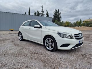 Mercedes-Benz A 180 2015 1.6 109HP Auto PANORAMIC ROOF-thumb-2