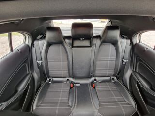 Mercedes-Benz A 180 2015 1.6 109HP Auto PANORAMIC ROOF-thumb-8