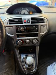 Hyundai Matrix 2003-thumb-7