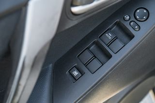 Mazda 3 2011-thumb-10