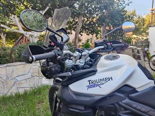 Triumph Tiger 800 XC 2011-thumb-1