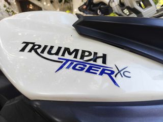Triumph Tiger 800 XC 2011-thumb-11