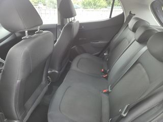 Hyundai i 10 2017-thumb-12