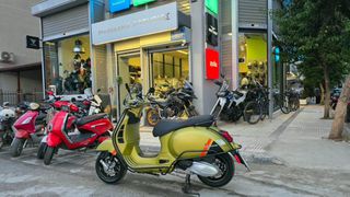 Vespa GTS Super Sport 300 2022 GTS-thumb-2