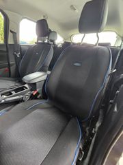 Ford Focus 2016 hatchback-thumb-6