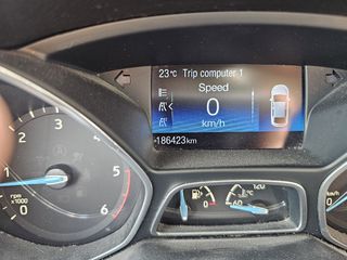 Ford Focus 2016 hatchback-thumb-2