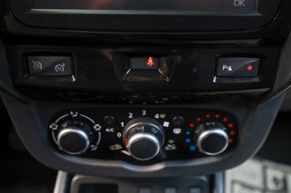 Dacia Duster 2017 1.2 TCe 125hp Black Shadow  (ΔΕΡΜΑ-ΘΕΡΜΑΙΝΟΜΕΝΑ)-thumb-21