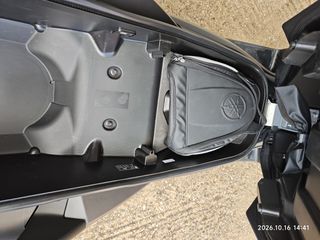 Yamaha XMAX 300 2020-thumb-11