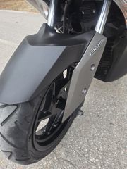 Yamaha XMAX 300 2017-thumb-16