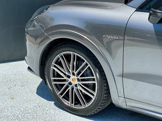 Porsche Cayenne 2019 E-HYBRID 462hp GTS-thumb-9
