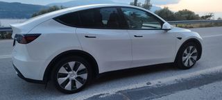 Tesla Model Y 2021 LONG RANGE DUAL MOTOR-thumb-4