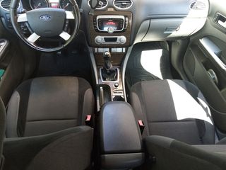 Ford Focus 2009 GHIA 1.6-thumb-12