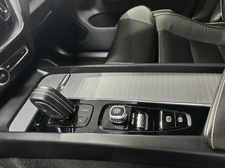 Volvo XC 60 2020 R DESIGN T8/390Hp/AirMatic/HarmanKardon-thumb-26