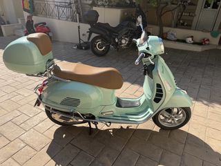 Vespa GTS 300 2021-thumb-1