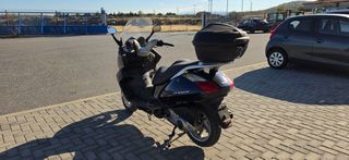 Aprilia Atlantic 125 2010-thumb-2