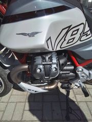 Moto Guzzi V 85 TT 2026-thumb-10