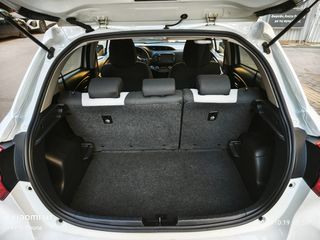 Toyota Yaris 2019 1.5 Hybrid Active Plus-thumb-13