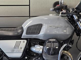 Moto Guzzi V 7 2019 MILANO-thumb-12